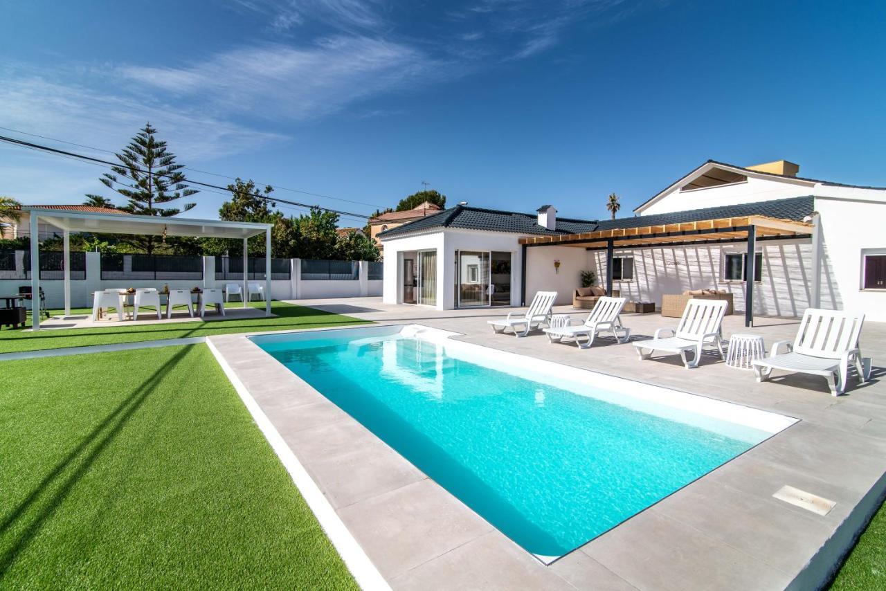 Palm Tree Villa - 5Bdr Paradise Pool / Chill Out Beds Торремолинос Экстерьер фото