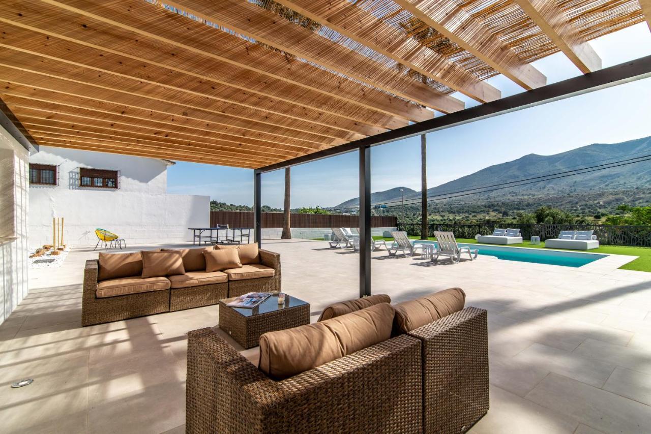 Palm Tree Villa - 5Bdr Paradise Pool / Chill Out Beds Торремолинос Экстерьер фото