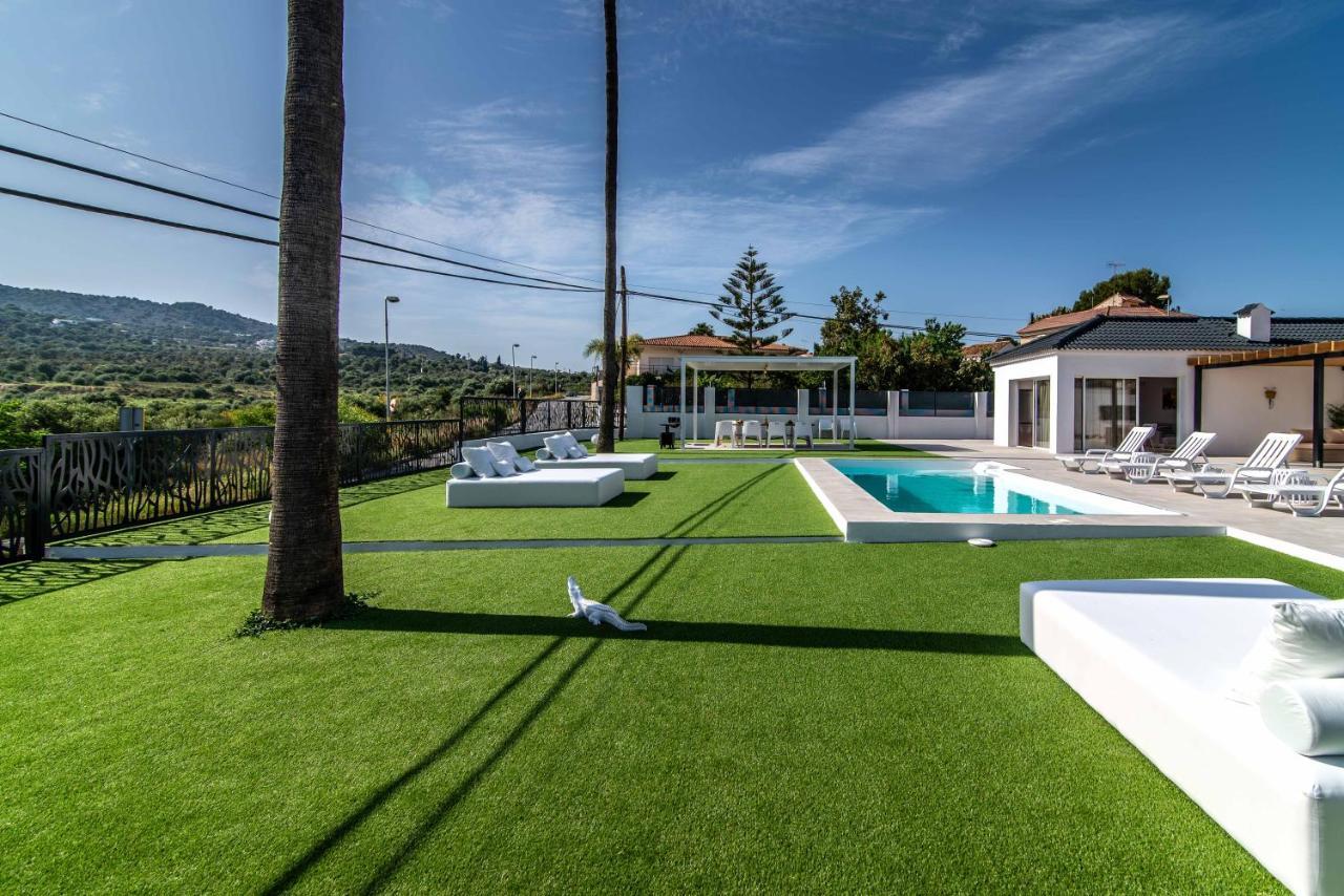 Palm Tree Villa - 5Bdr Paradise Pool / Chill Out Beds Торремолинос Экстерьер фото