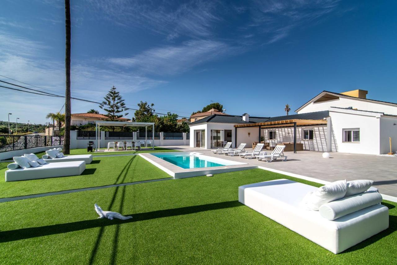 Palm Tree Villa - 5Bdr Paradise Pool / Chill Out Beds Торремолинос Экстерьер фото